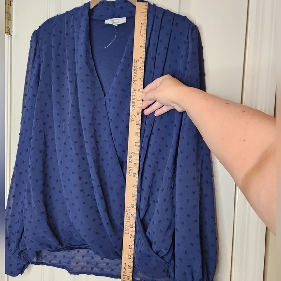 NWOT Beacon Apparel Faux Wrap Swiss Dot Navy Long Sleeve Top Size L - Picture 5 of 14